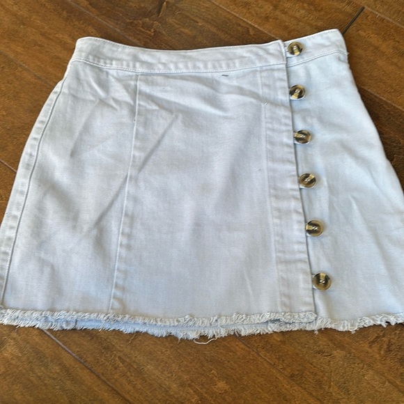 great conditons wonens skirt with buttons - Picture 1 of 5